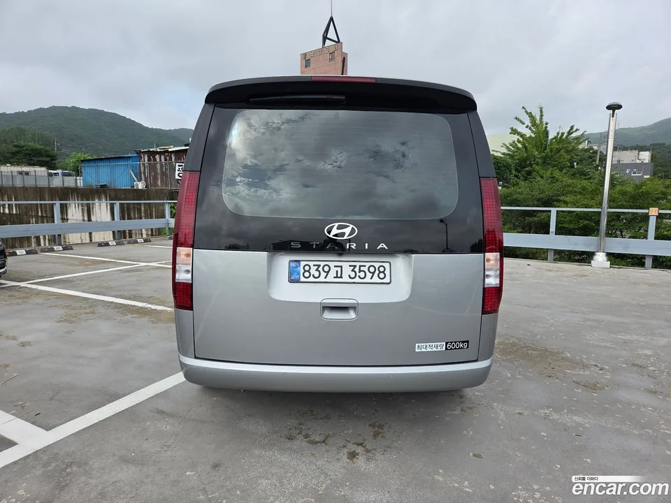 Hyundai Staria L3.5 5 2025 — thumbnail 3