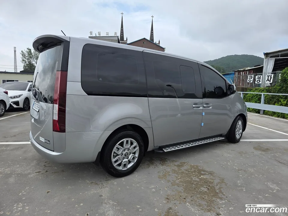 Hyundai Staria L3.5 5 2025 — thumbnail 4