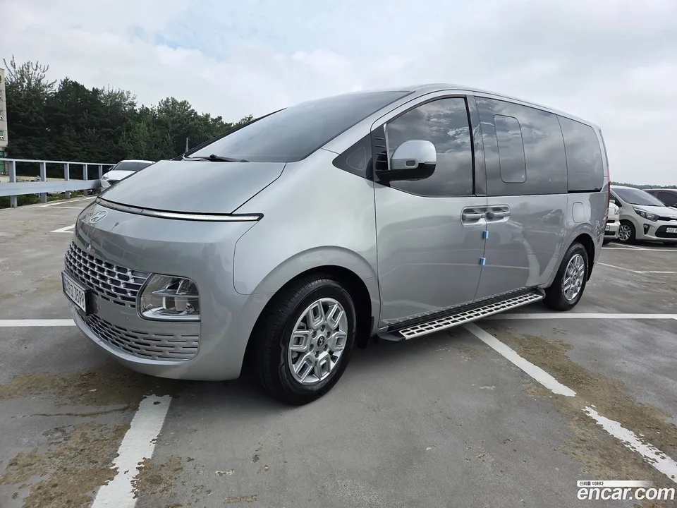 Hyundai Staria L3.5 5 2025 — photo 1, buy with delivery to Moscow