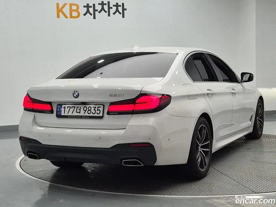 BMW 5 Series 520i M 2023 — thumbnail 3