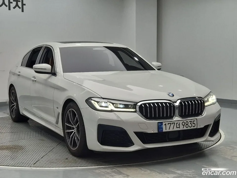 BMW 5 Series 520i M 2023 — thumbnail 4