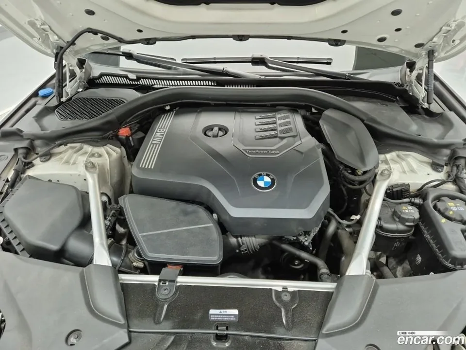 BMW 5 Series 520i M 2023 — thumbnail 5