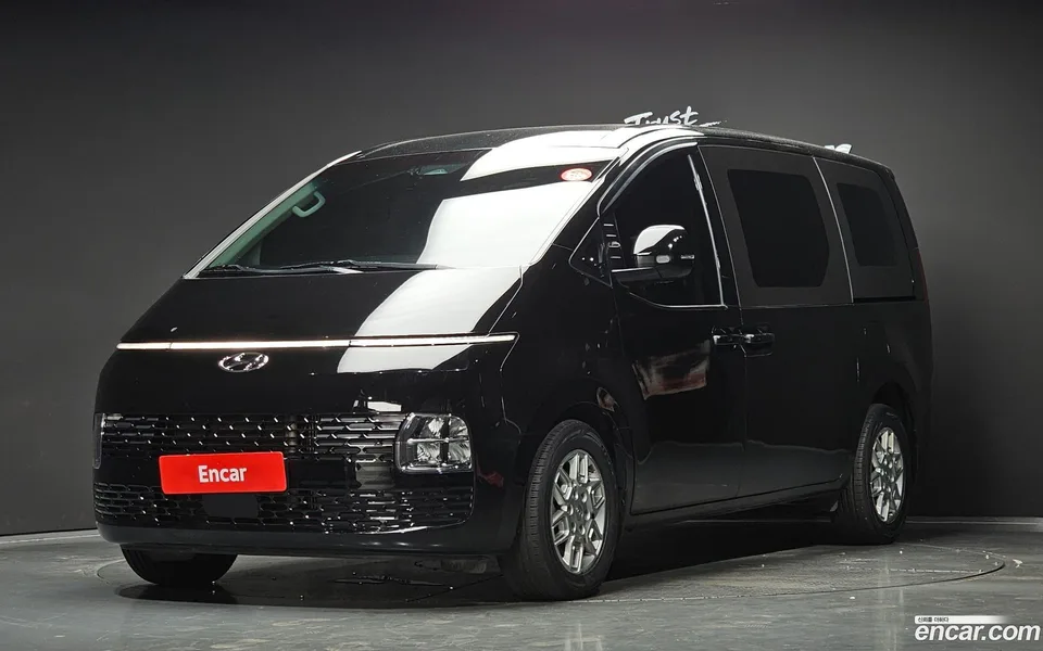 Hyundai Staria 3 2022 — photo 1, buy with delivery to Moscow