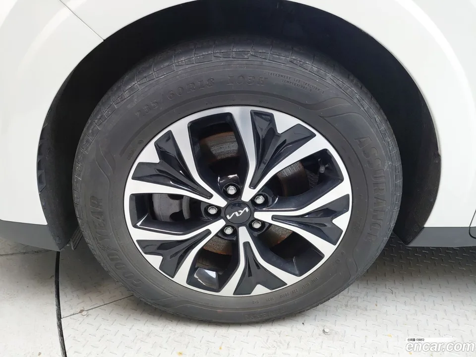 Kia Carnival 9 2022 — thumbnail 2