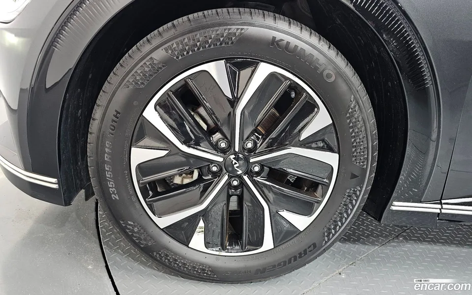 Kia EV6 2023 — thumbnail 2