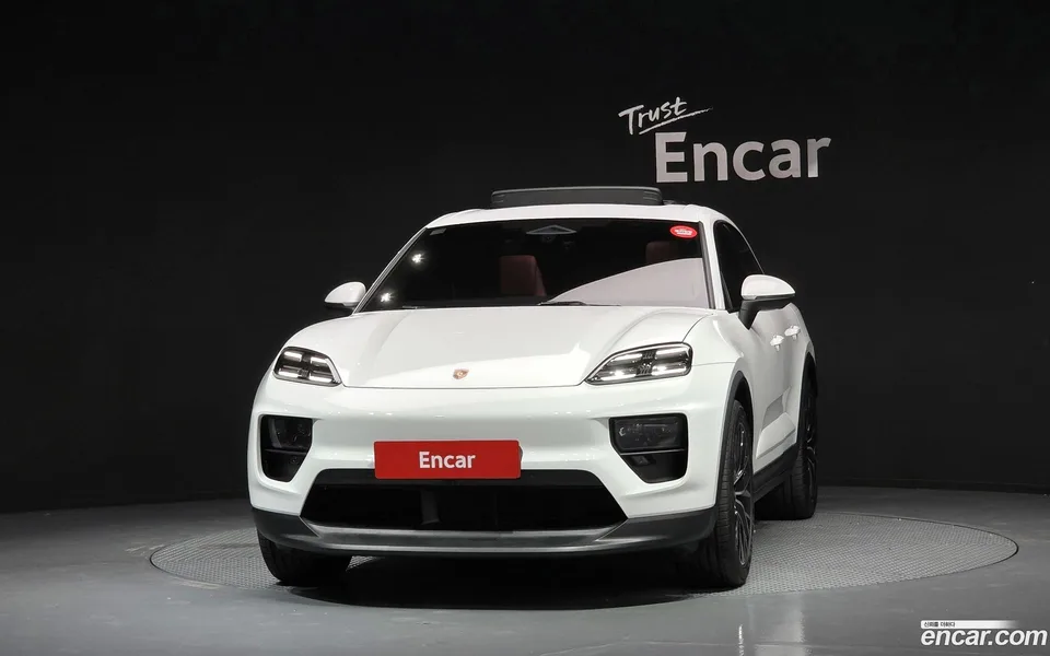 Porsche Macan Electric 4 2025 — thumbnail 3