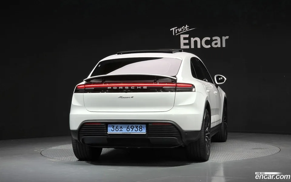 Porsche Macan Electric 4 2025 — thumbnail 4
