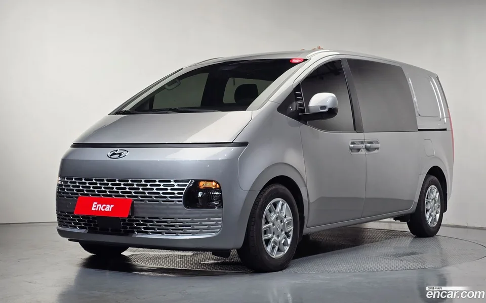 Hyundai Staria 5 2022 — photo 1, buy with delivery to Moscow