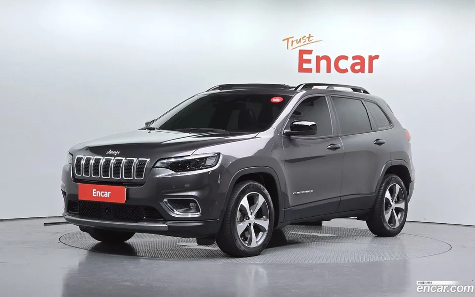Jeep Cherokee 2.4 2WD 2022 — photo 1, buy with delivery to Moscow