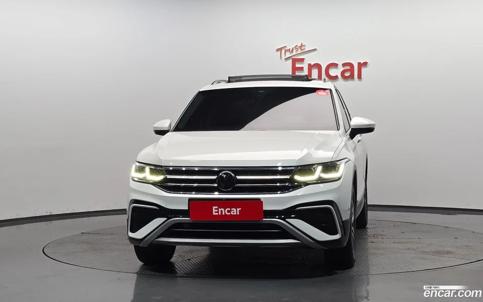 Volkswagen Tiguan Allspace 2.0 TSI 2023 — thumbnail 3