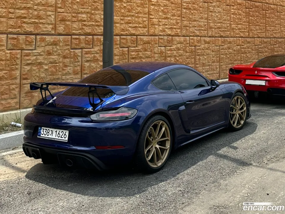 Porsche 718 Cayman 4.0 GT4 2023 — thumbnail 3