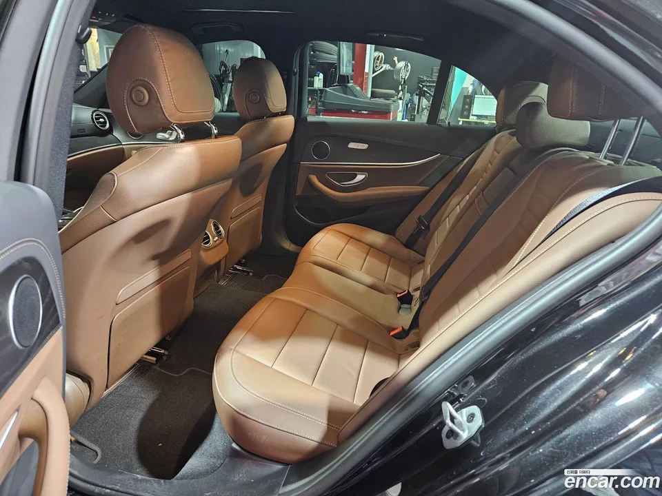 Mercedes-Benz E-Class E250 AMG Line 2022 — thumbnail 2