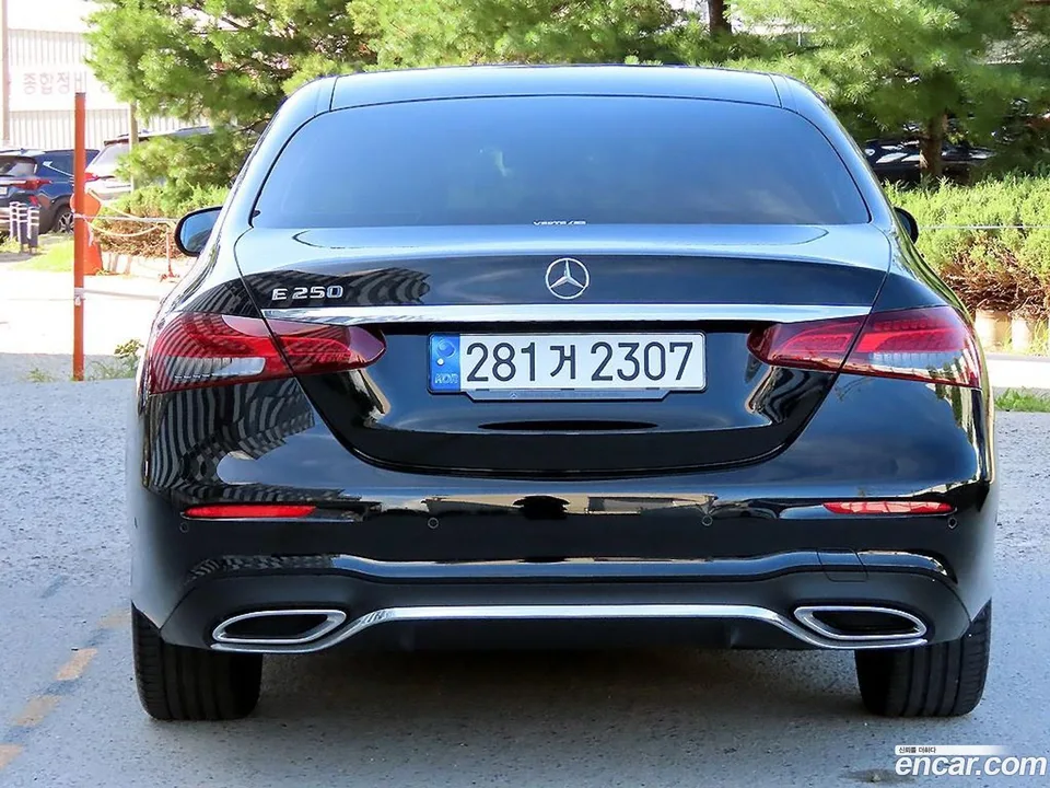 Mercedes-Benz E-Class E250 AMG Line 2022 — thumbnail 4