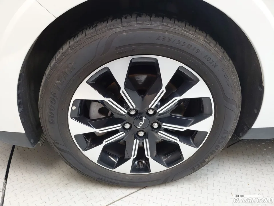 Kia Carnival 9 2023 — thumbnail 5