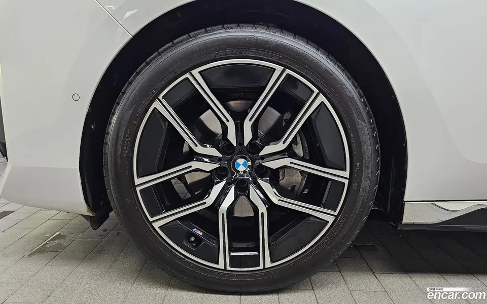 BMW 7 Series 740d xDrive M 2025 — thumbnail 5