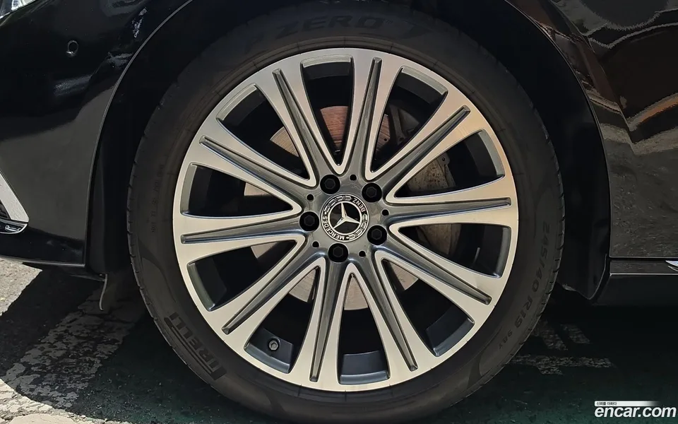 Mercedes-Benz E-Class E300e 4MATIC 2022 — thumbnail 2
