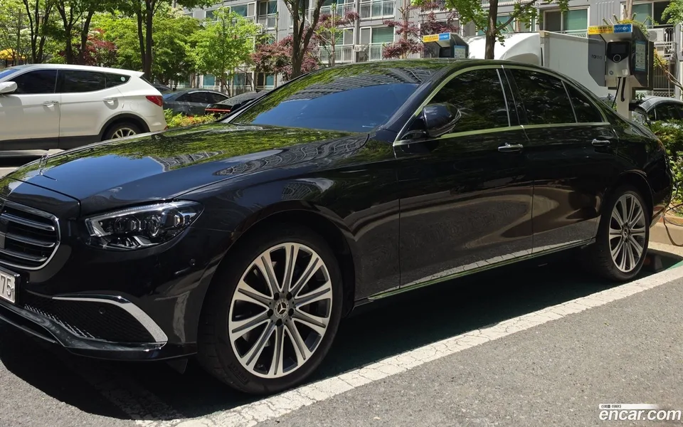 Mercedes-Benz E-Class E300e 4MATIC 2022 — photo 1, buy with delivery to Moscow