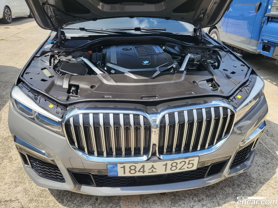 BMW 7 Series 740i M 2022 — thumbnail 3