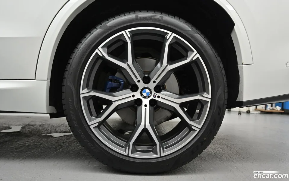 BMW X5 xDrive 40i M 2025 — thumbnail 2