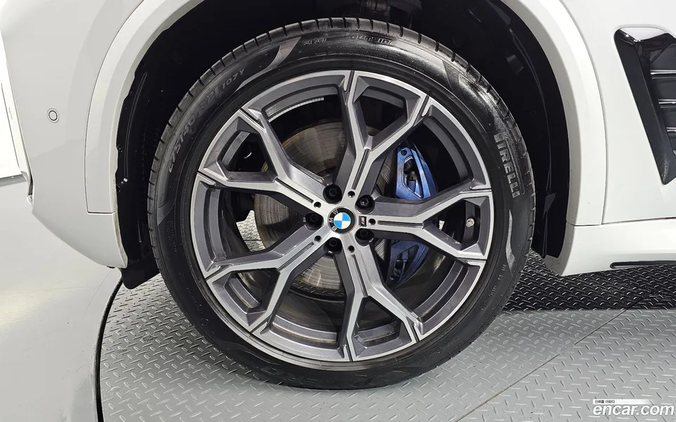 BMW X5 xDrive 40i M 2025 — thumbnail 2