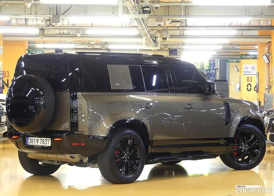 Land Rover Defender 110 P400 X 2023 — thumbnail 3
