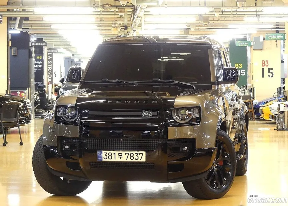 Land Rover Defender 110 P400 X 2023 — photo 1, buy with delivery to Moscow