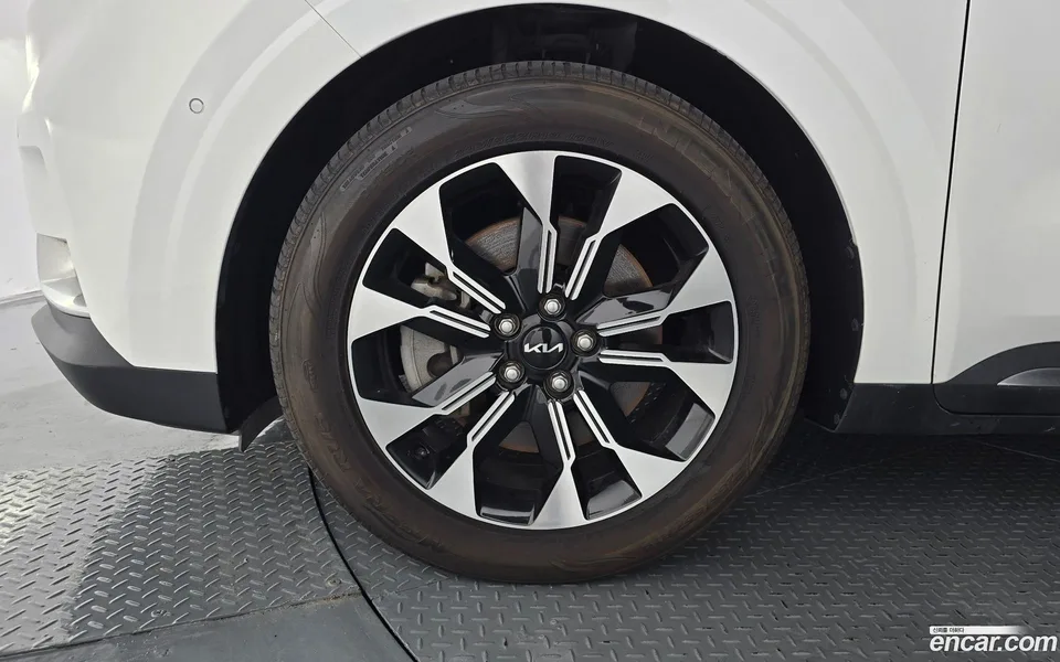 Kia Carnival 9 2022 — thumbnail 2