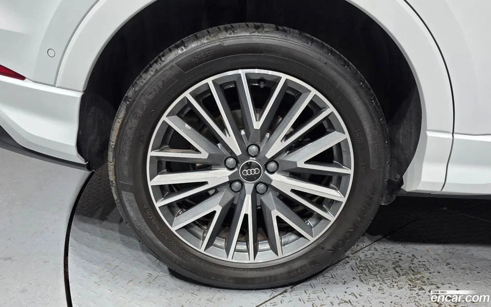 Audi Q3 40 TFSI 2024 — thumbnail 5