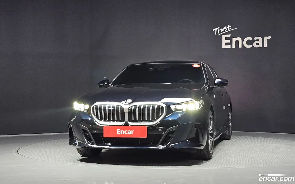 BMW 5 Series 520i M 2024 — thumbnail 3