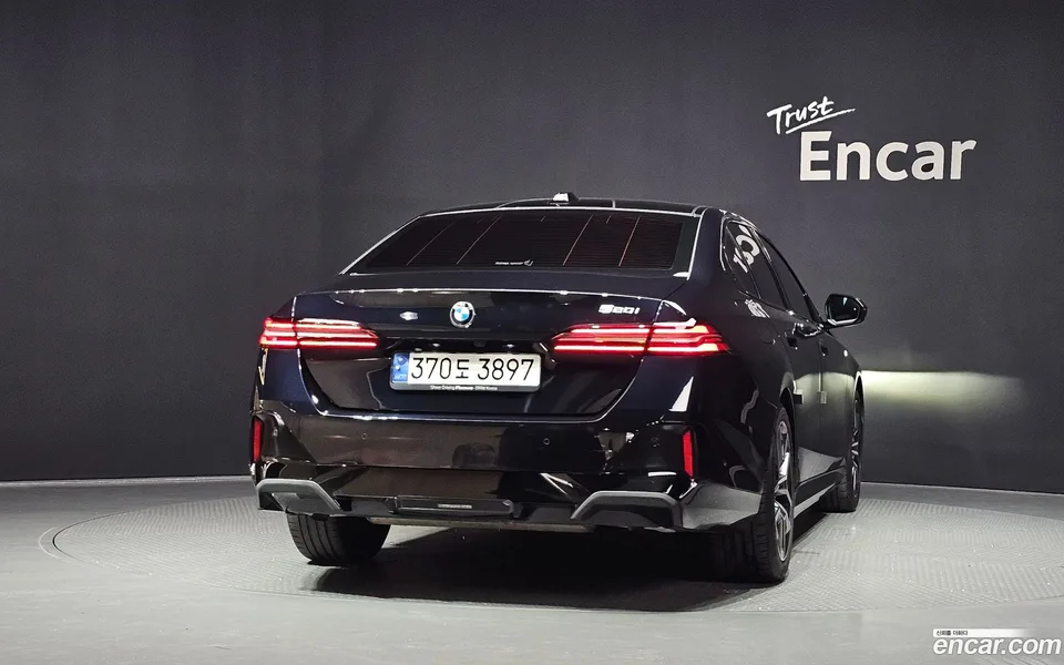 BMW 5 Series 520i M 2024 — thumbnail 4