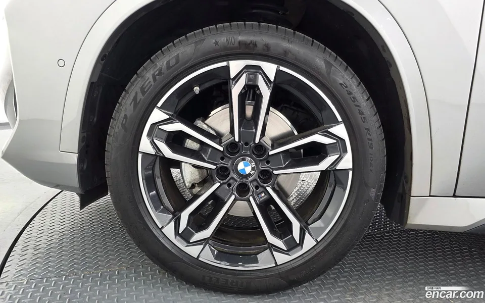 BMW X1 xDrive 20i M 2025 — thumbnail 2
