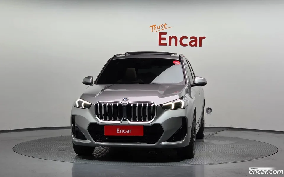 BMW X1 xDrive 20i M 2025 — thumbnail 3