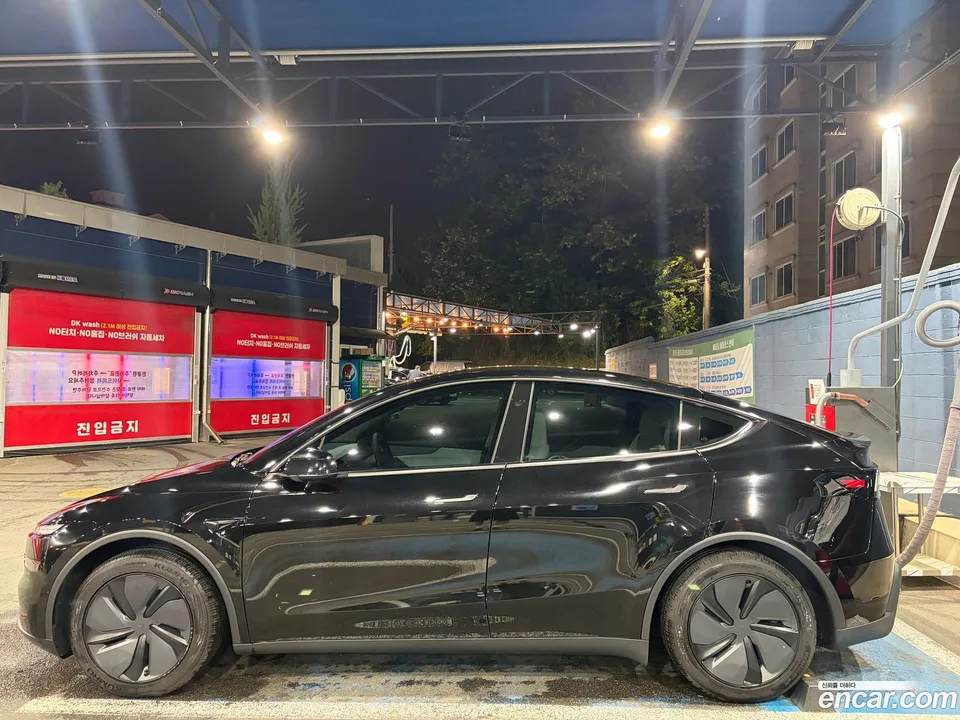 Tesla Model Y RWD 2025 — thumbnail 4