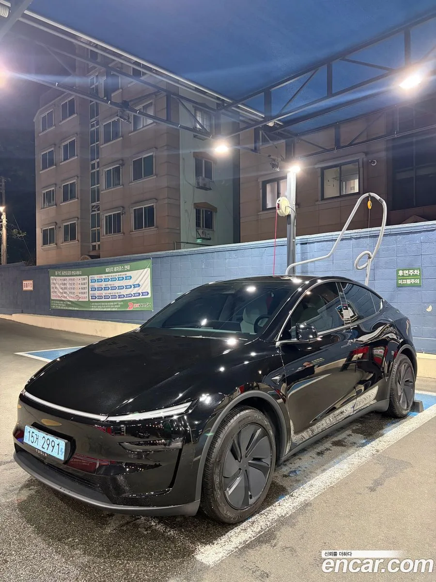 Tesla Model Y RWD 2025 — photo 1, buy with delivery to Moscow