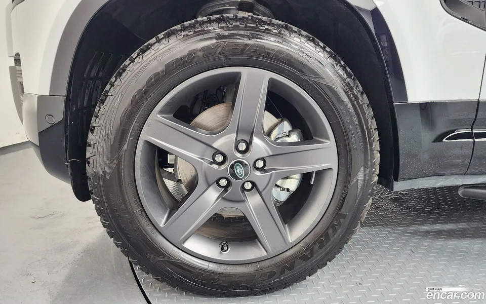Land Rover Defender 110 D250 X- SE 2025 — thumbnail 5