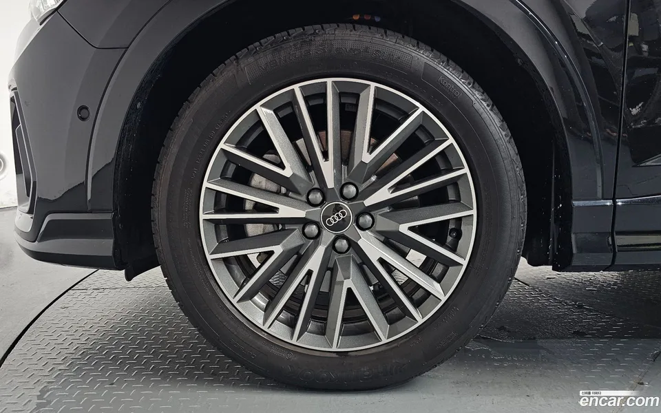 Audi Q3 40 TFSI 2025 — thumbnail 2