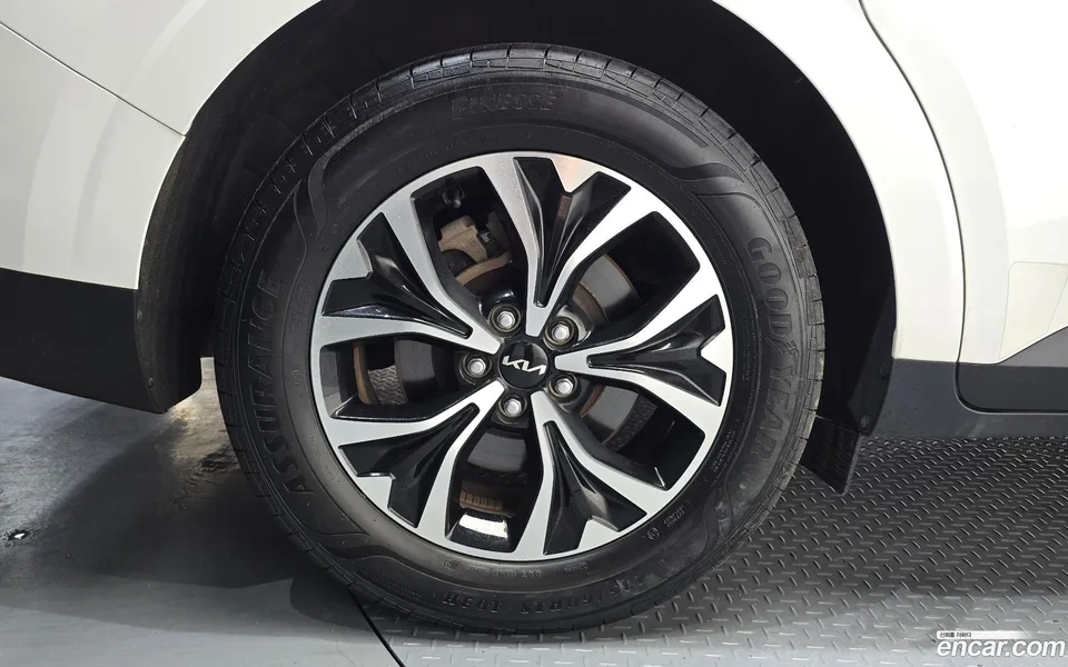 Kia Carnival 9 2023 — thumbnail 2
