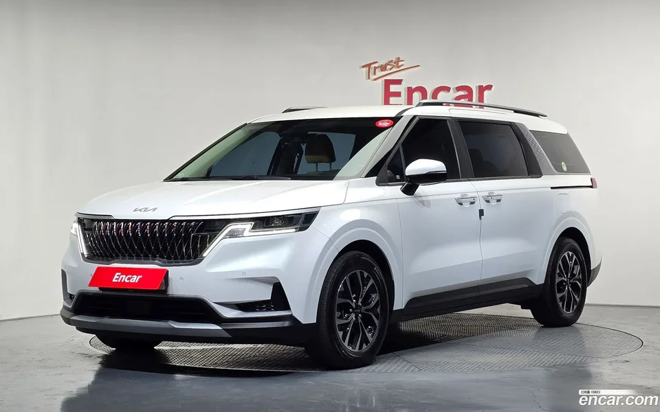 Kia Carnival 9 2023 — photo 1, buy with delivery to Moscow