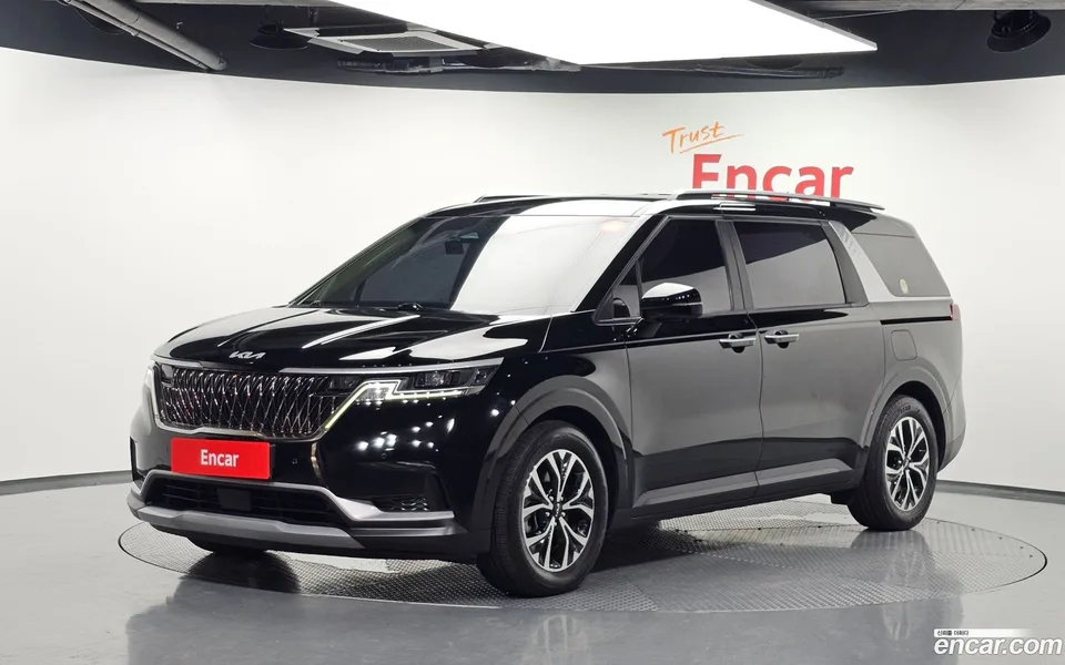 Kia Carnival 9 2023 — photo 1, buy with delivery to Moscow