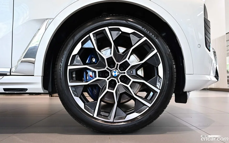 BMW X7 xDrive 40i M 6 2025 — миниатюра 2