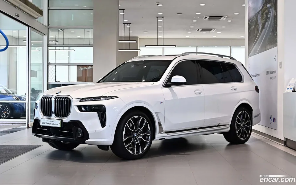 BMW X7 xDrive 40i M 6 2025 — фото 1, купить с доставкой в Москву