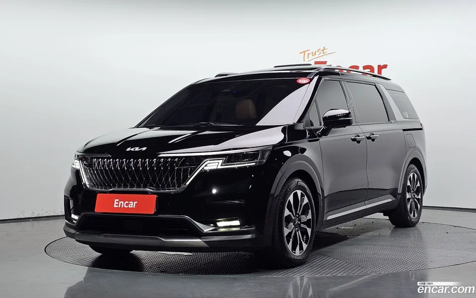 Kia Carnival 7 2023 — photo 1, buy with delivery to Moscow