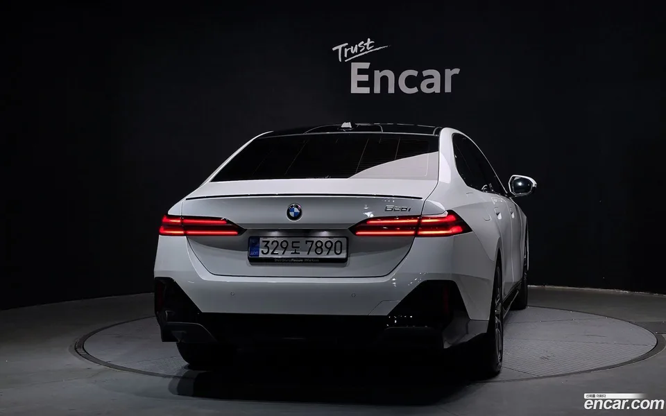 BMW 5 Series 520i 2025 — thumbnail 4