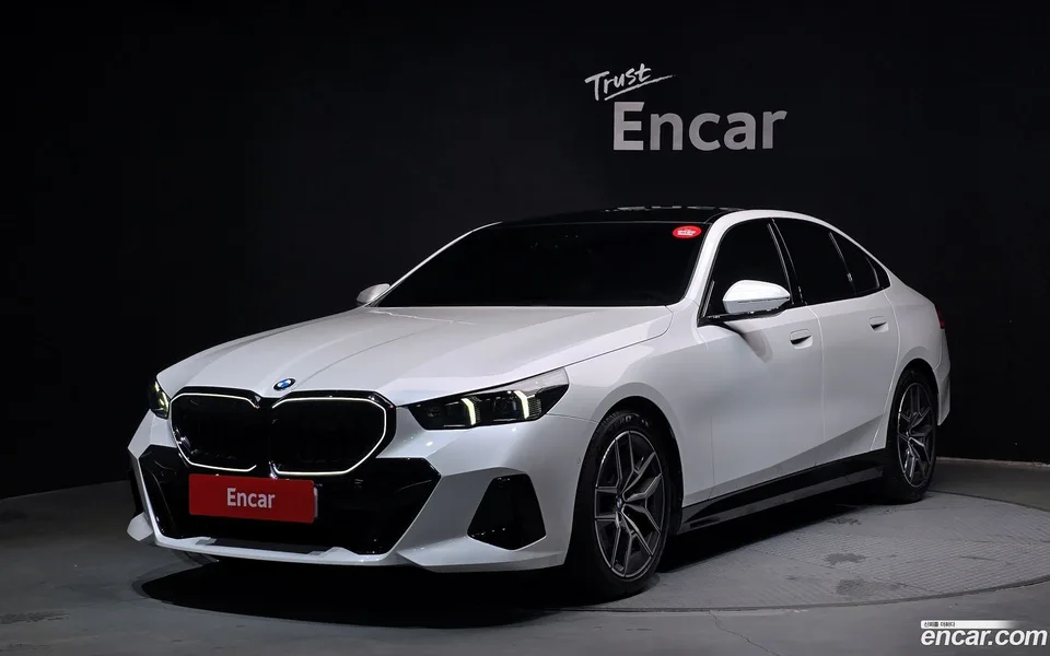 BMW 5 Series 520i 2025 — photo 1, buy with delivery to Moscow