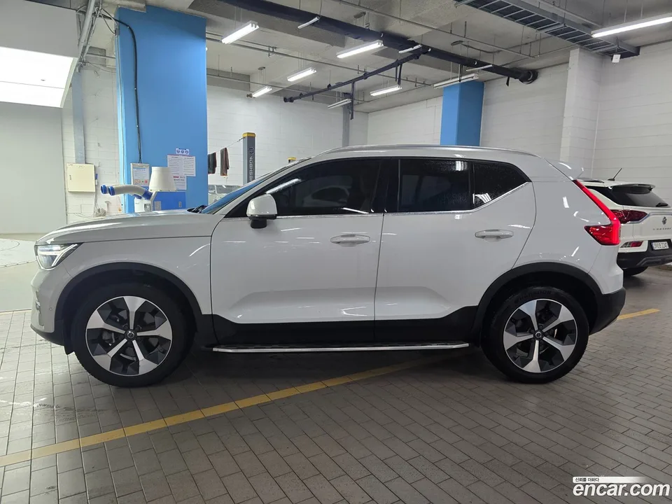 Volvo XC40 B4 2022 — thumbnail 5
