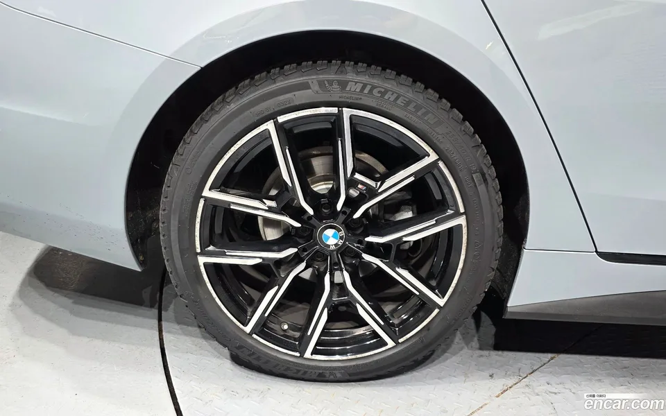 BMW 4 Series 420i M 2022 — thumbnail 2