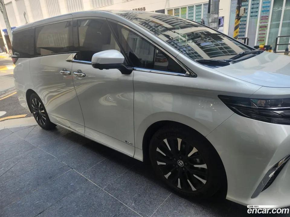 Toyota Alphard 2.5 HEV AWD 2024 — thumbnail 2