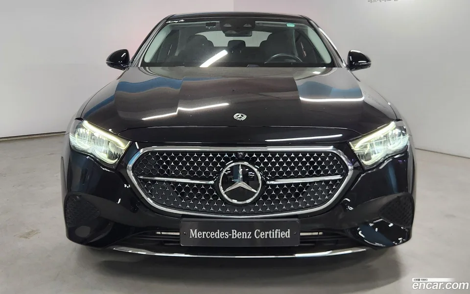 Mercedes-Benz E-Class E200 2025 — thumbnail 3
