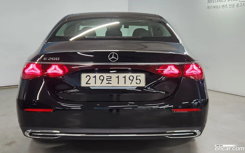 Mercedes-Benz E-Class E200 2025 — thumbnail 4