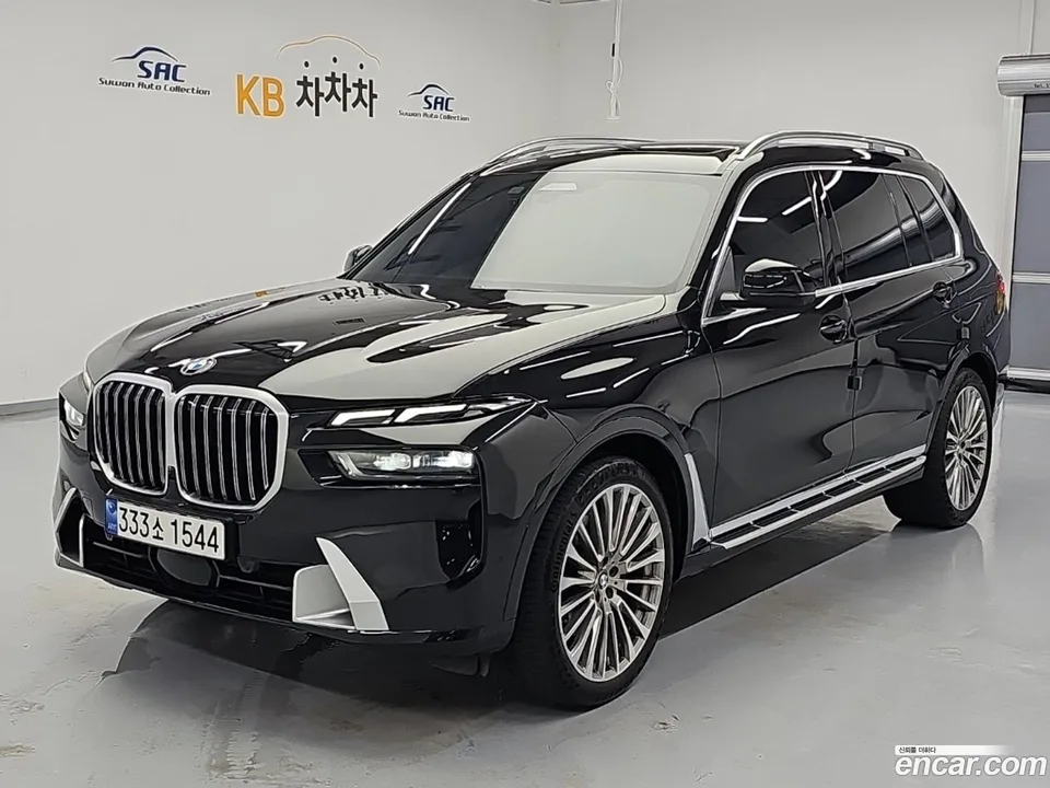 BMW X7 xDrive 40d 7 2023 — фото 1, купить с доставкой в Москву